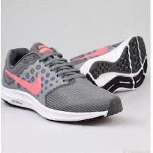 Women’s NIKE Downshifter Gray Running Shoes Size 11